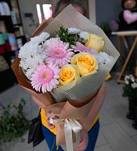 Букет цветов из:  Герберы, Розы и Хризантемы в Пшада