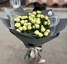 Букет Белые кустовые розы Солинеро в Пшада