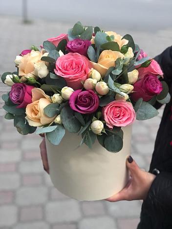 Цветочная композиция из Розы в шляпной коробке в Пшада